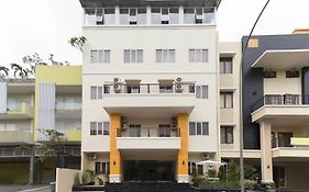 Reddoorz Plus @ Boulevard Residence Bsd